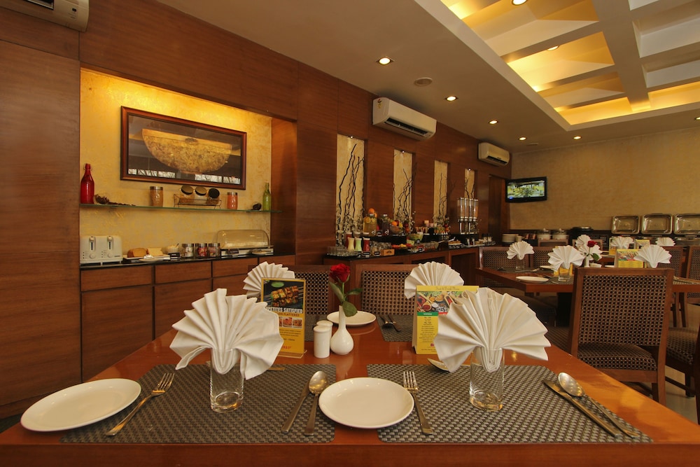 Phoenix Hotel 37/50