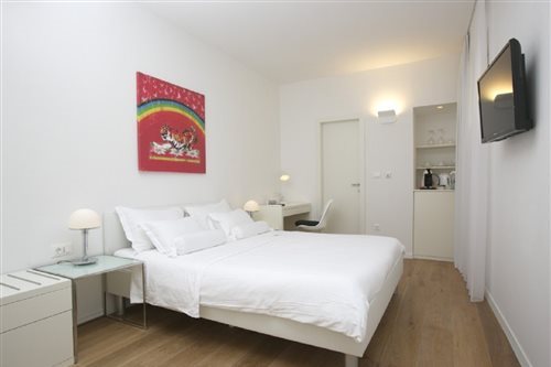 ROOM, DOUBLE BED