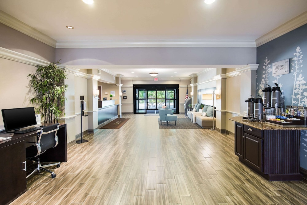 Sleep Inn and Suites Dunmore 8/29