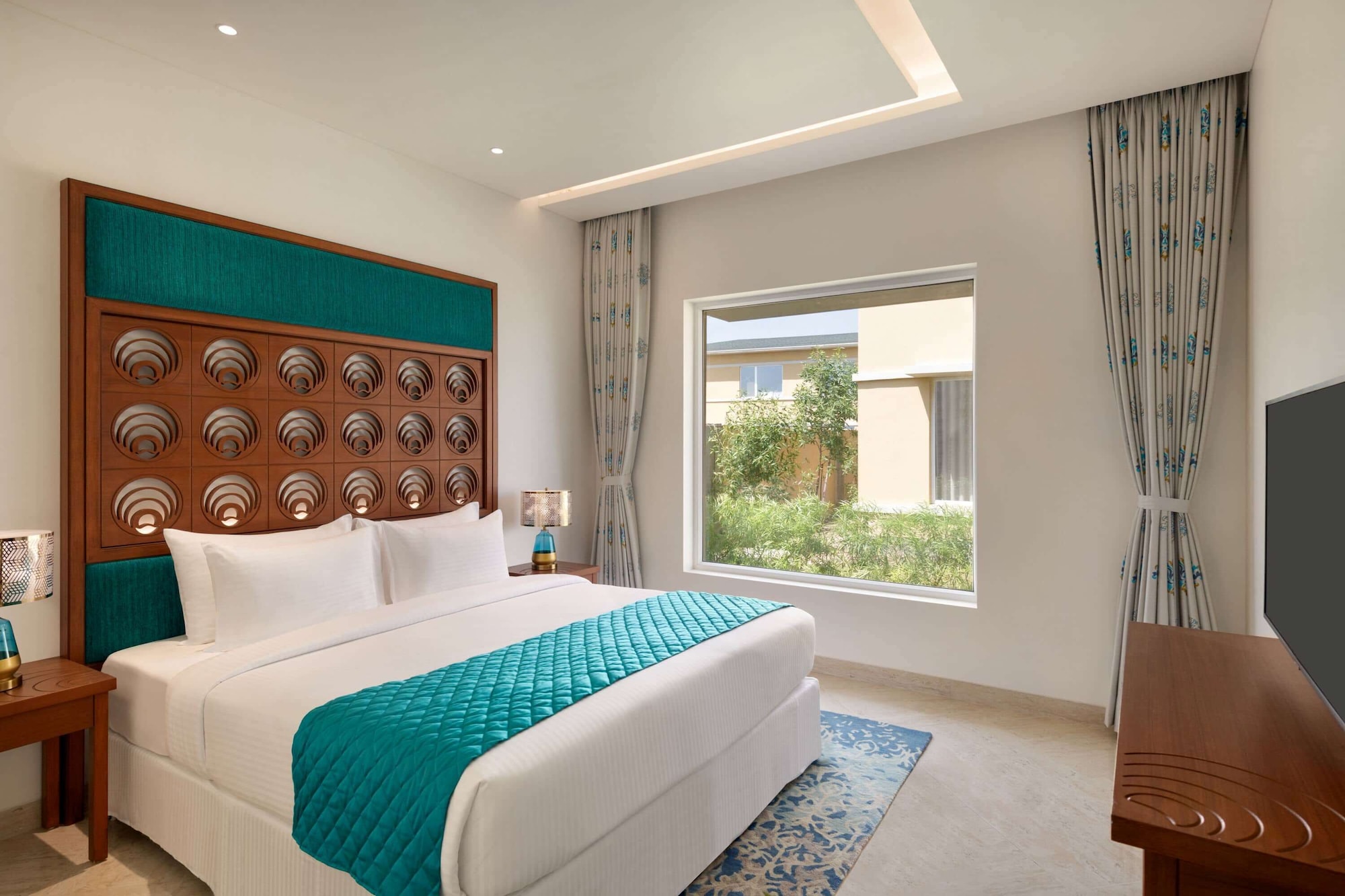 غرفة بسرير كينج لذوي الإعاقة، Hawthorn Suites by Wyndham Dwarka 2/4