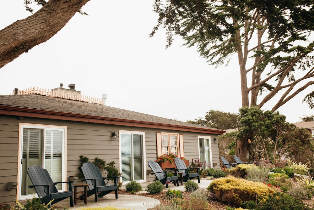 Sea Otter Inn 2/63