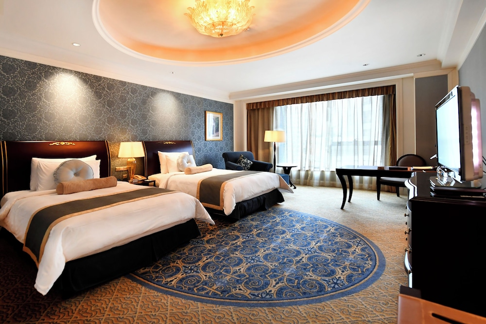 EXECUTIVE, TWIN BEDS