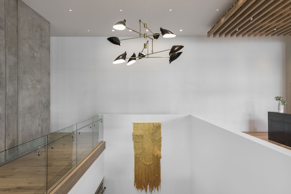 KIMPTON EVERLY HOTEL 8/80
