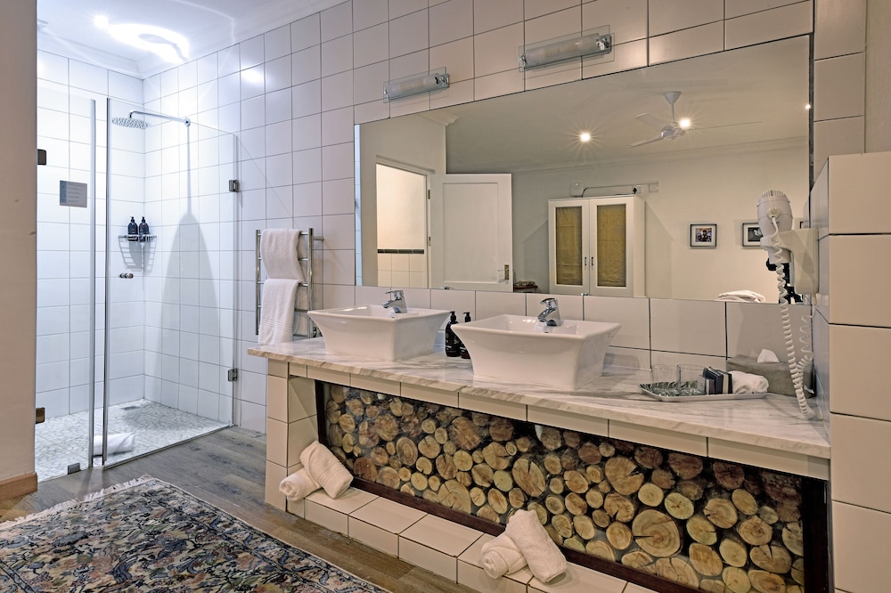 Ashbourne House Guest House 92/93