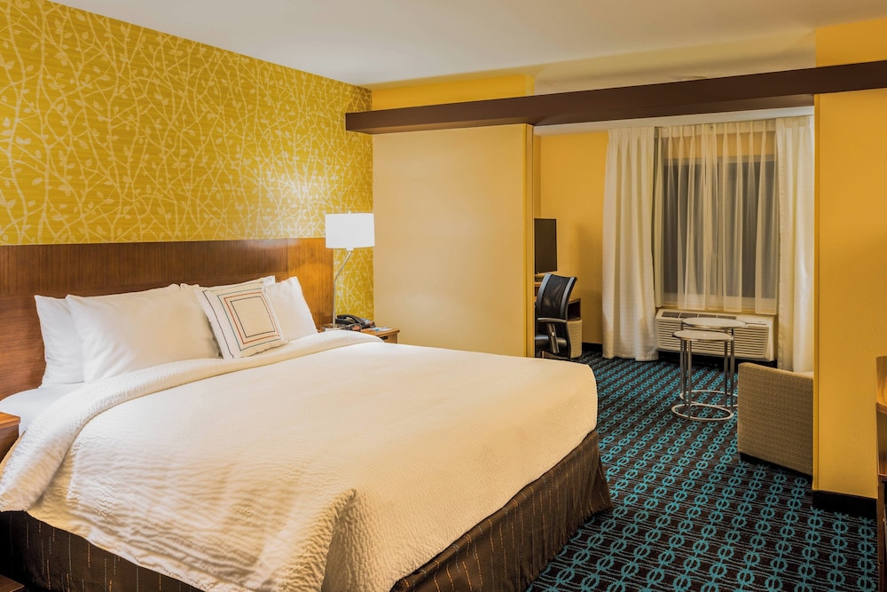 Suite, King Bed, Sofa