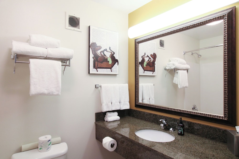 Oxford Suites Spokane Valley 63/64