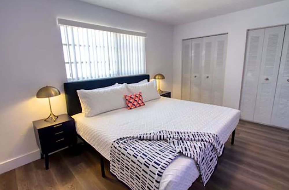 DESIGN, APARTMENT, KING BED, CITY VIEW, SOFA