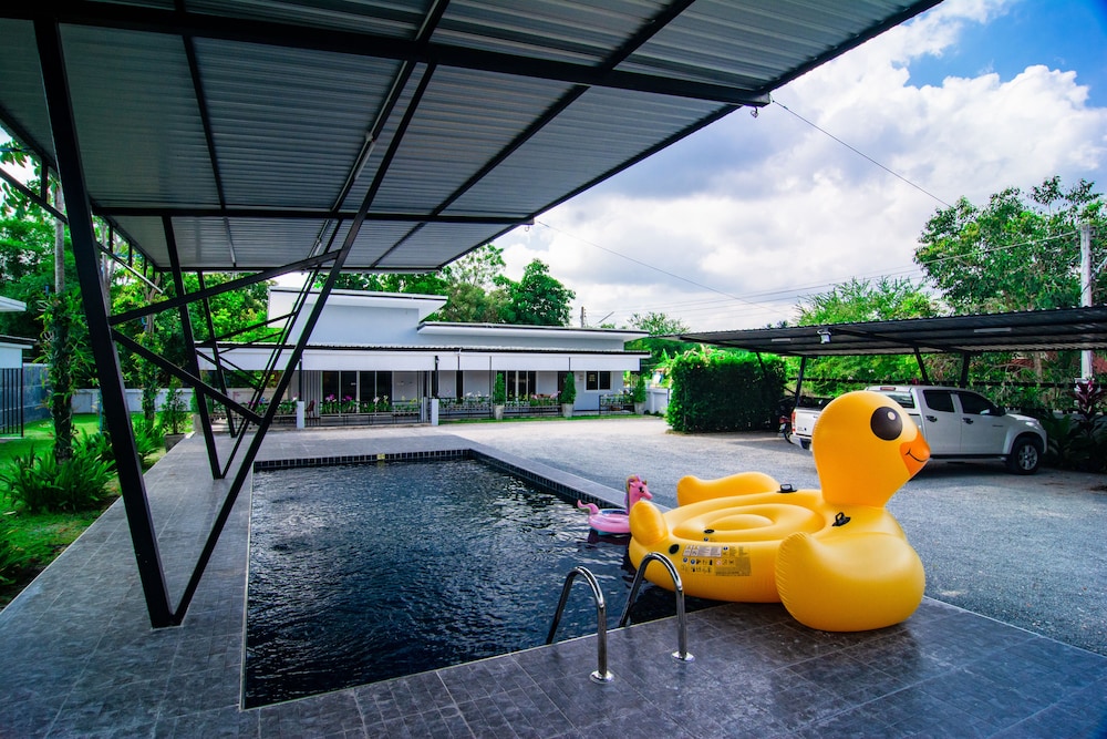 OYO 533 Runya Poolvilla 41/50