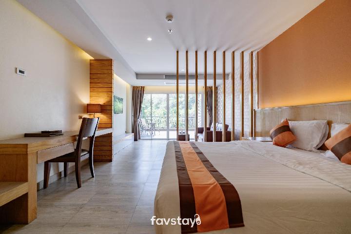 Grand, King Bed, Mountain View