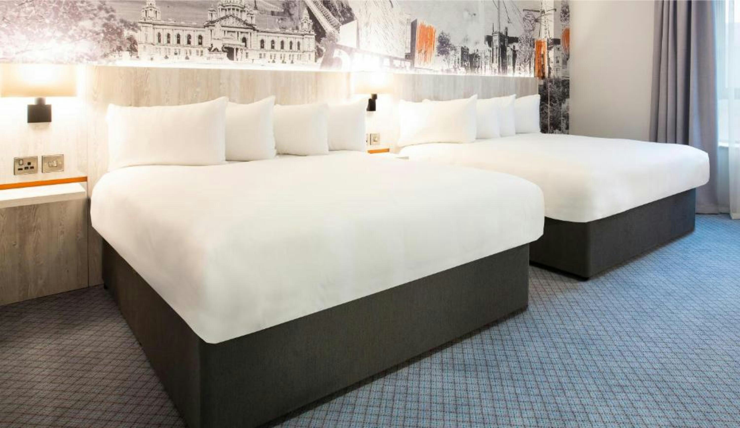 Superior, 2 Double Beds, Leonardo Hotel Belfast 2/4