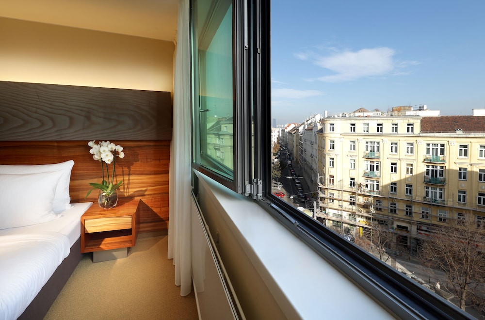 Eurostars Embassy 24/55