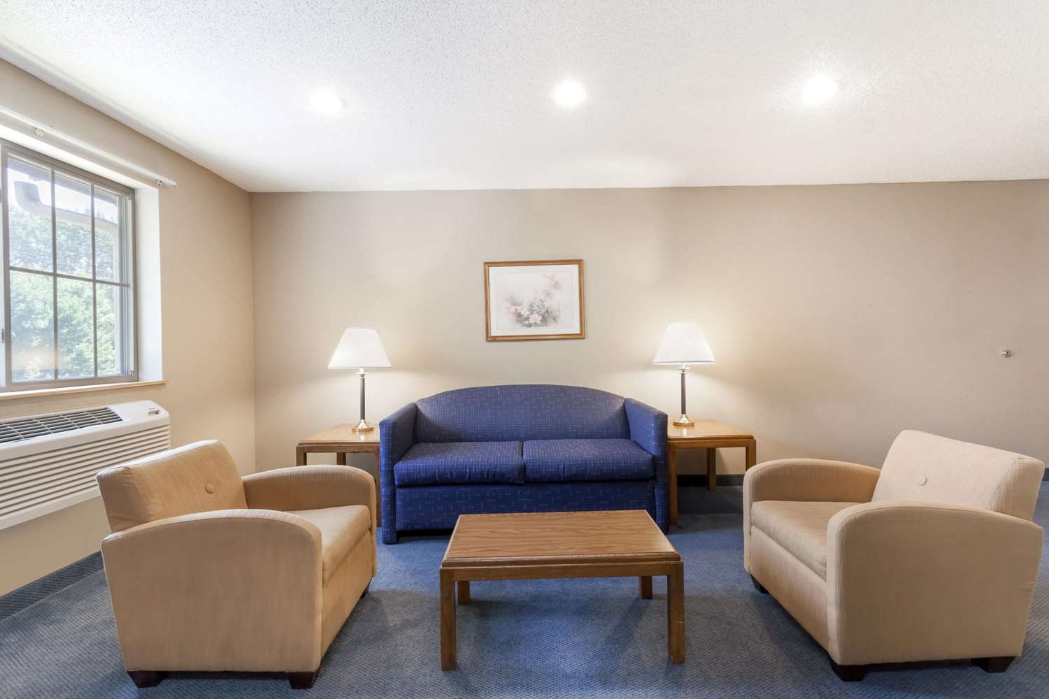 Super 8 By Wyndham Stroudsburg 3/9