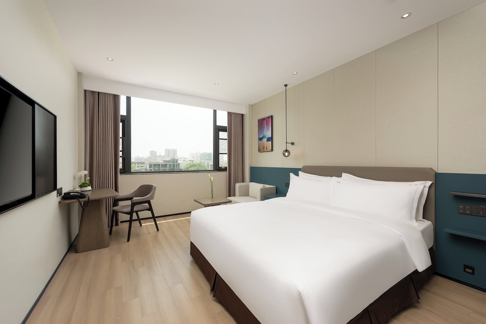 HOLIDAY INN ZHENGZHOU 27/69