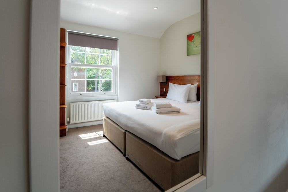 Chelsea Guest House 40/67