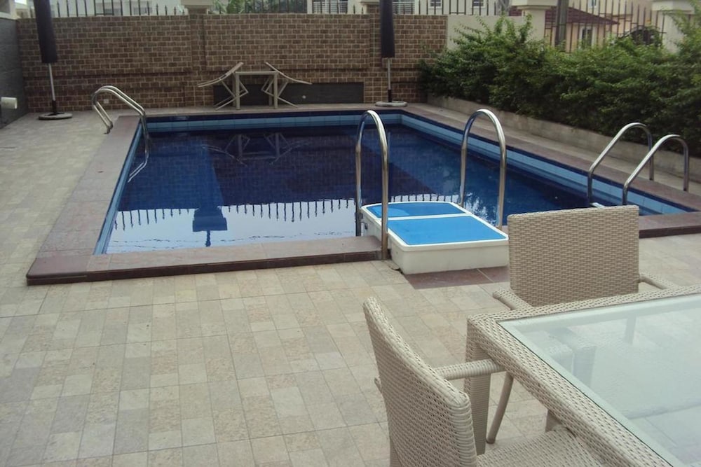 Ellyxville Hotels 24/39