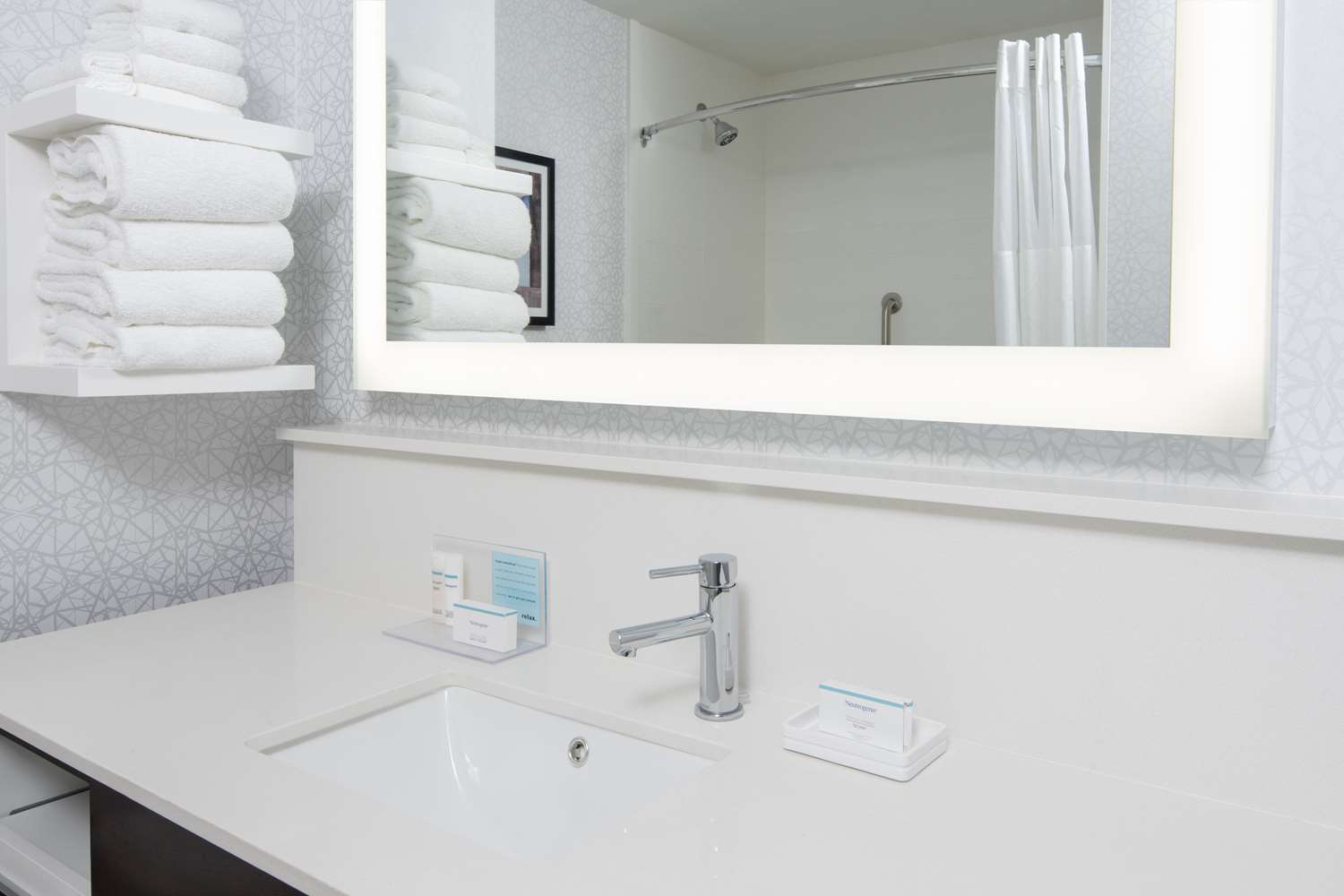 Hampton Inn Suites Gilroy Ca 44/45