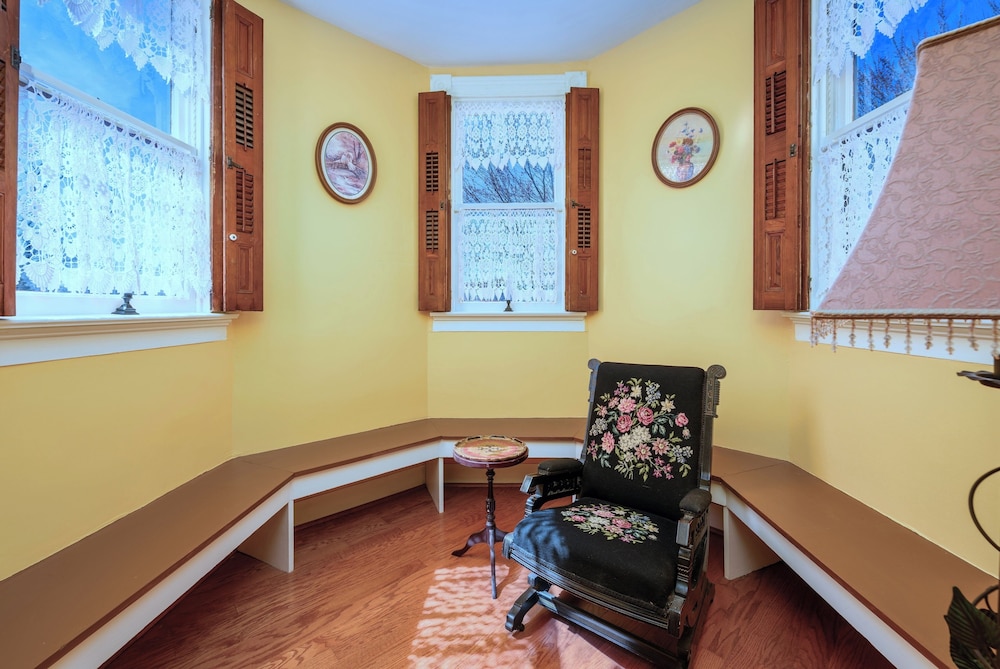 Gillis Grier Bed and Breakfast 38/50