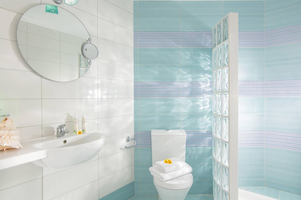 Pleasure Beach Hotel 30/32