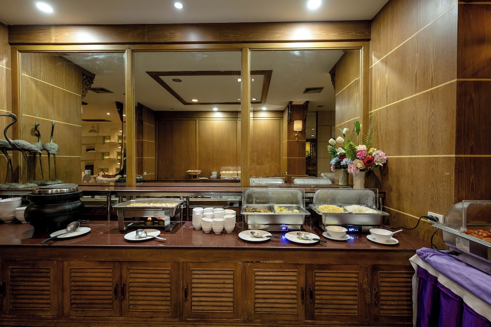 Dhevaraj Hotel 32/62