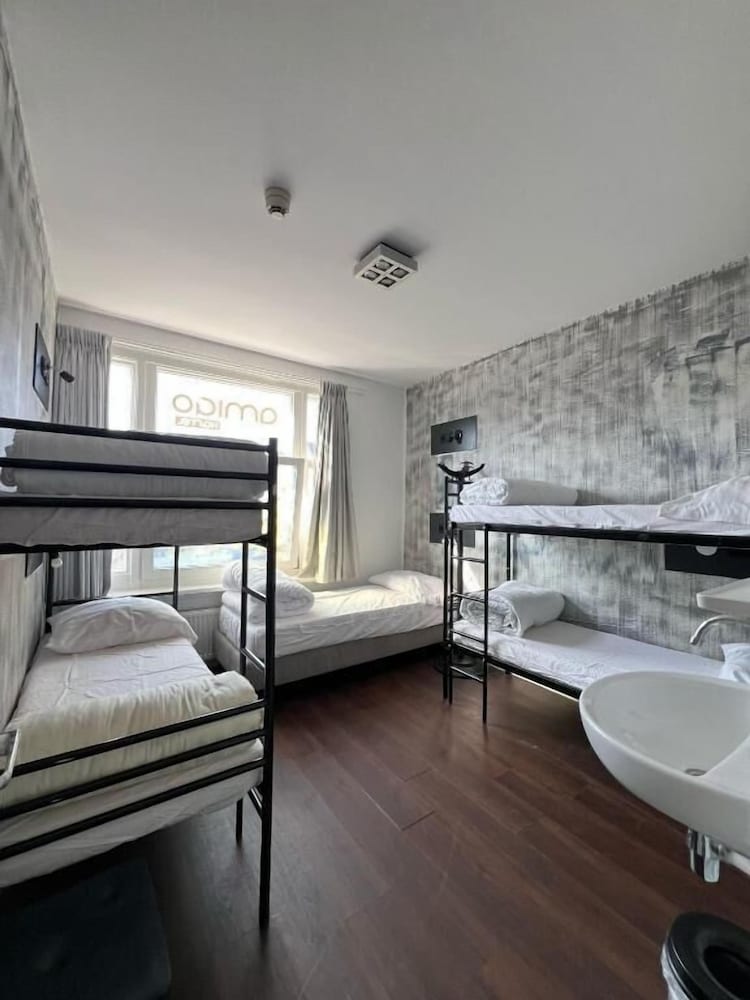 Amigo Budget Hotel 49/50