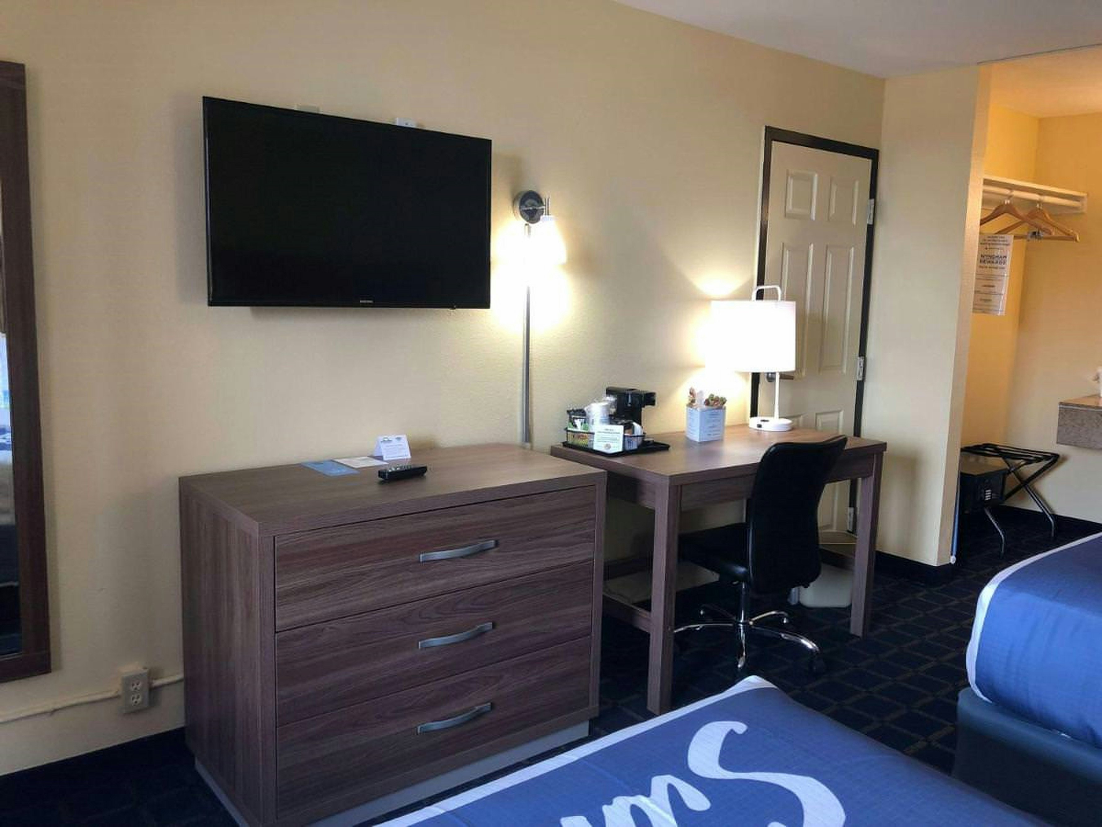 Baymont by Wyndham Orlando North Millenia 15/23