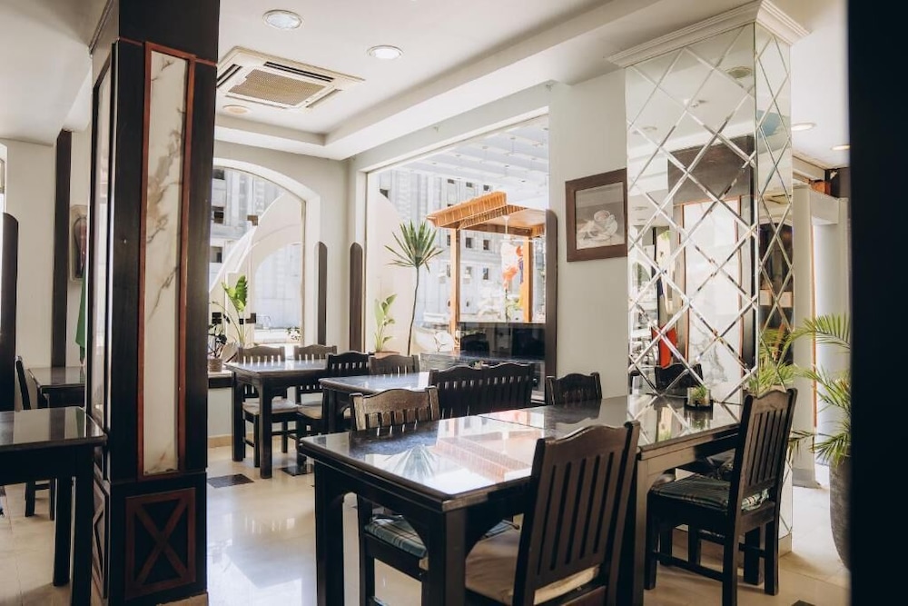 Elaria Hotel 58/68