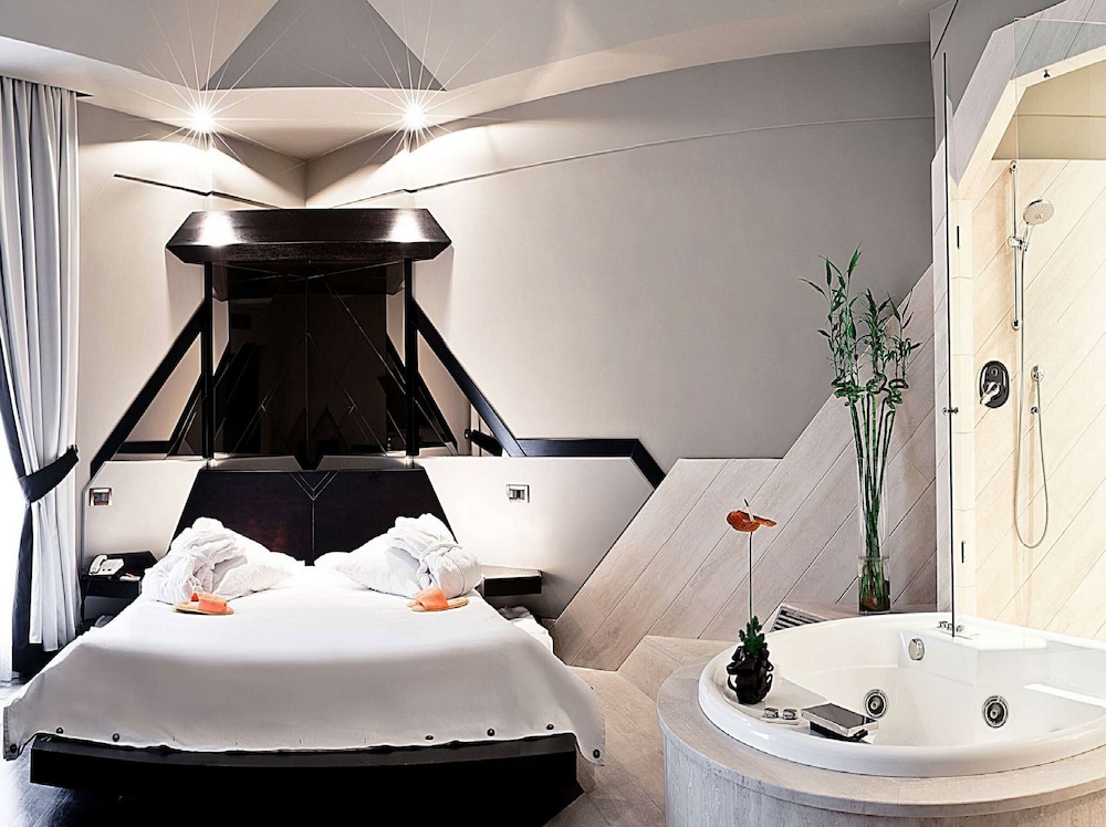 Isa Hotel 43/58