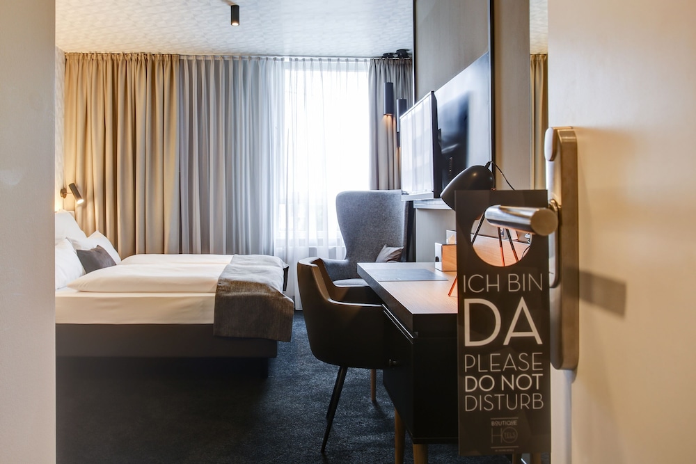 Ff&E Hotel Carlton 46/59