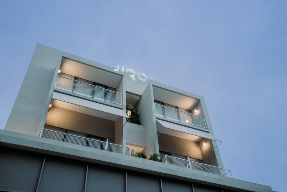 Jiro Hotel 3/50