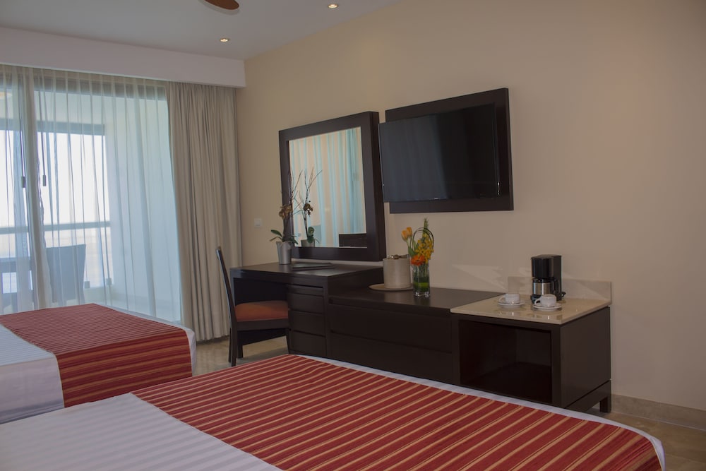 Sunset Plaza Beach Resort 22/79