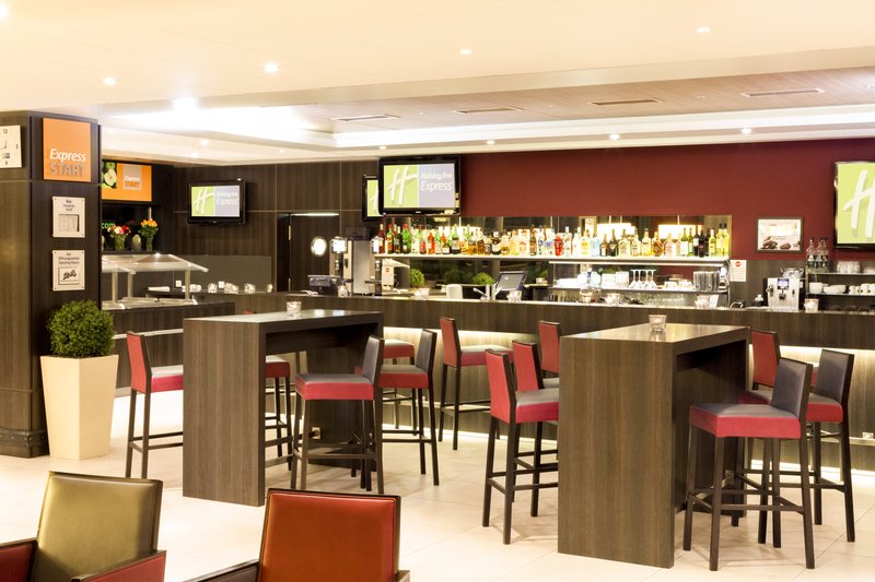HOLIDAY INN EXPRESS ZURICH AIRPORT 56/80