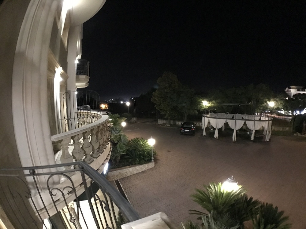 Ariae Hotel 42/45