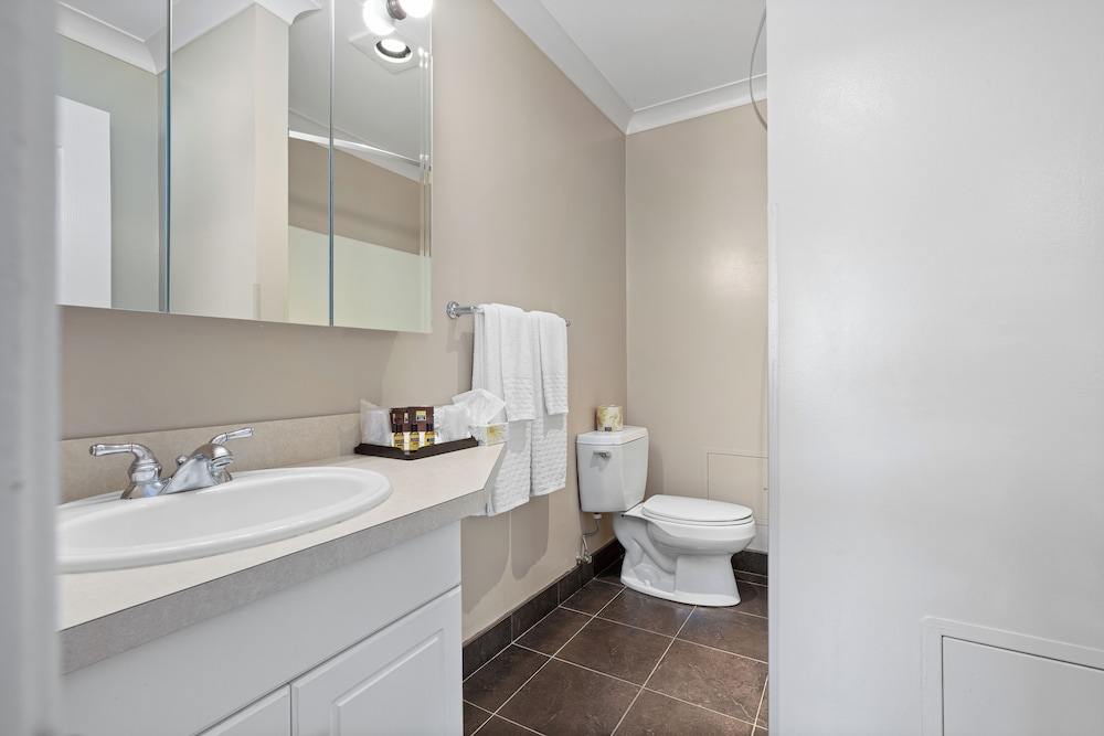 Glenwood Inn & Suites 50/50