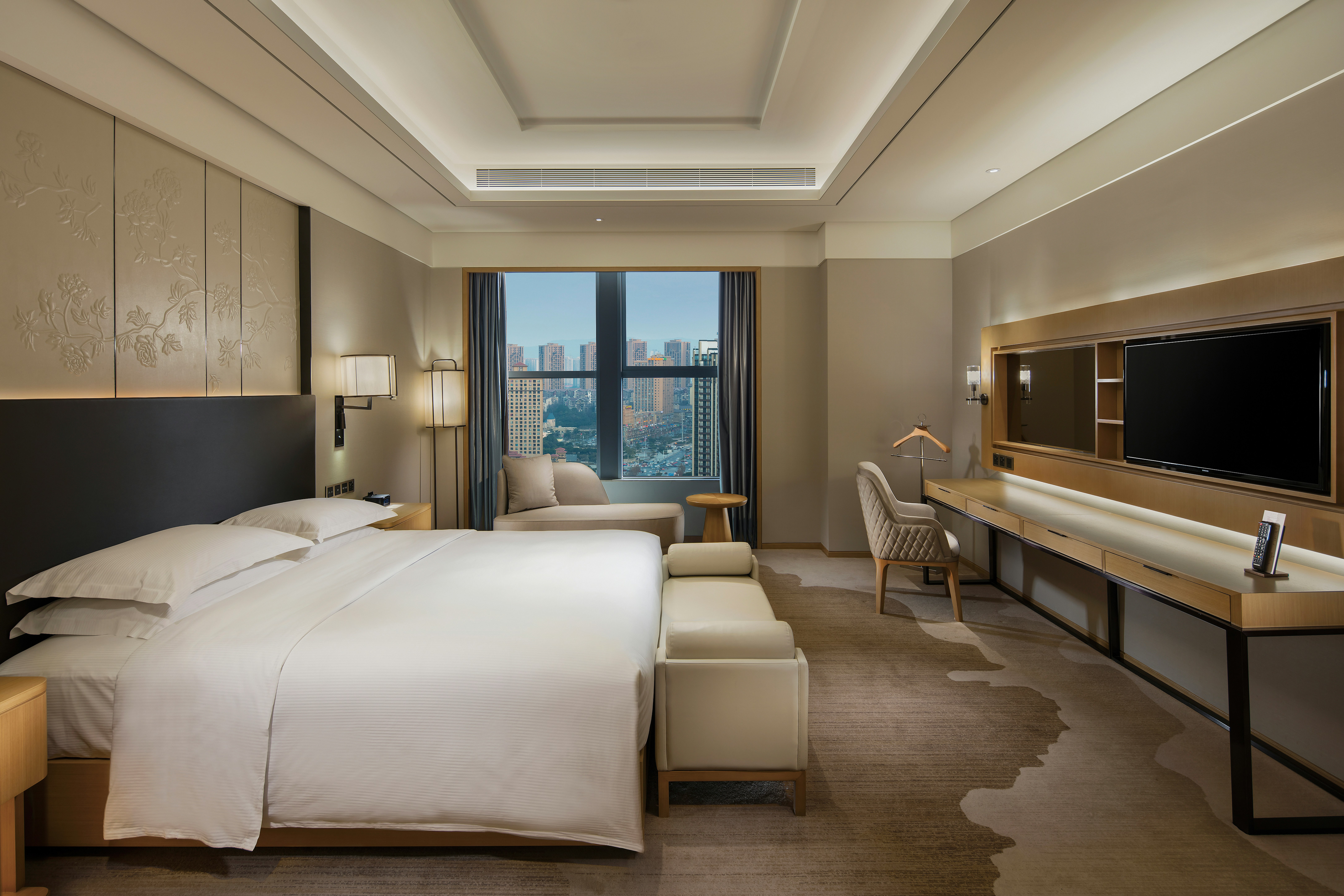 1 BEDROOM, EXECUTIVE, SUITE, KING BED