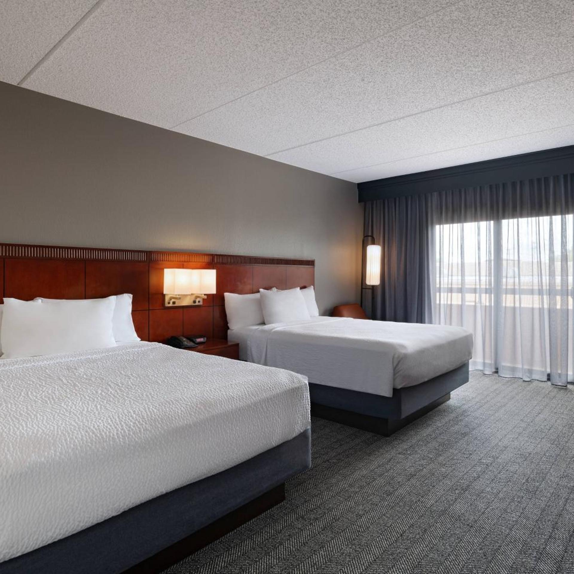 Room, 2 Queen Beds, Bathtub, Accessible