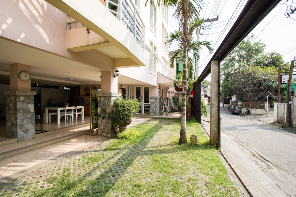 Triple Palms House 37/50