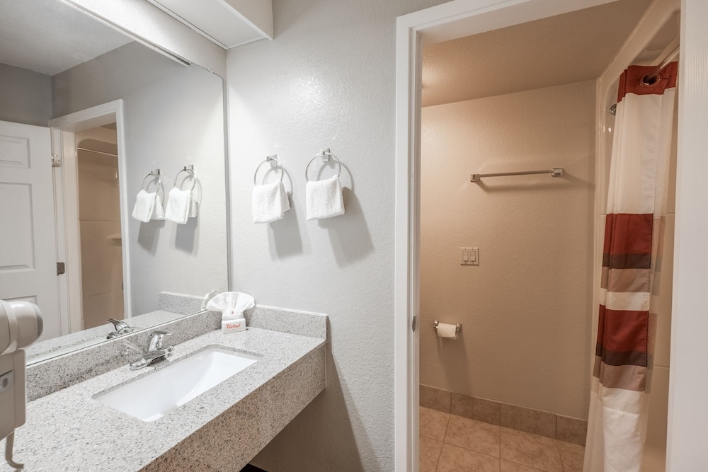 GreenTree Inn Houston IAH Airport 45/48