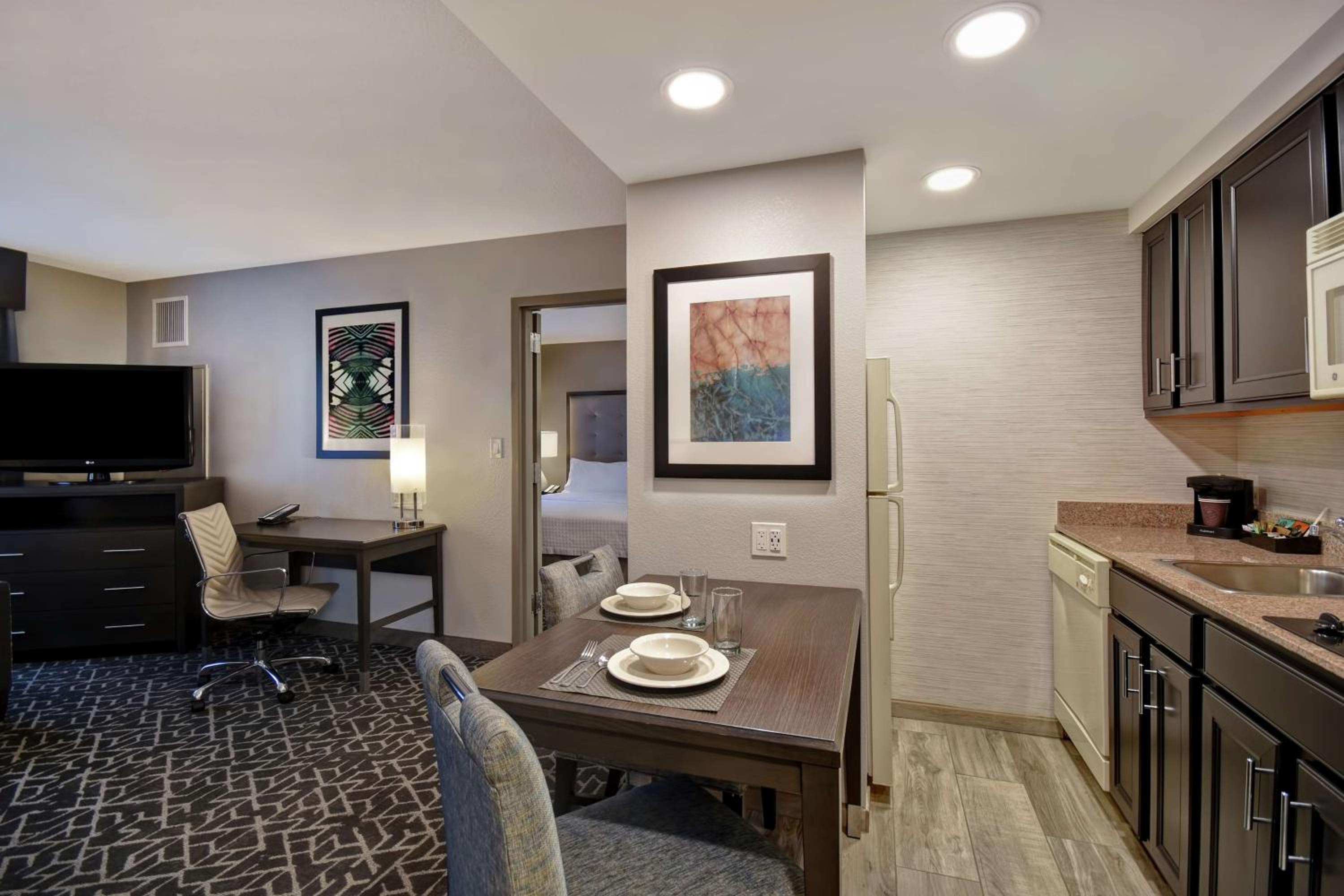 جناح بسريرين كوين بإطلالة على المدينة بغرفة نوم واحدة مع أريكة، Homewood Suites by Hilton Edgewater-NYC Area 3/3
