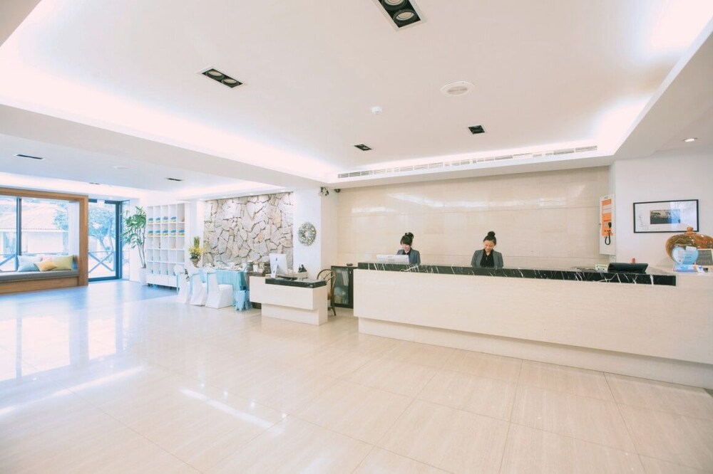 Sizihwan Sunset Beach Resort 5/50