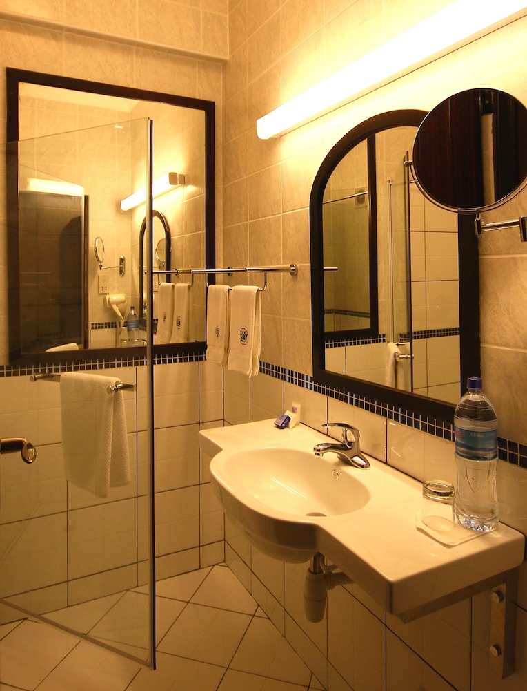 Protea Hotel by Marriott Dar es Salaam Courtyard 17/49