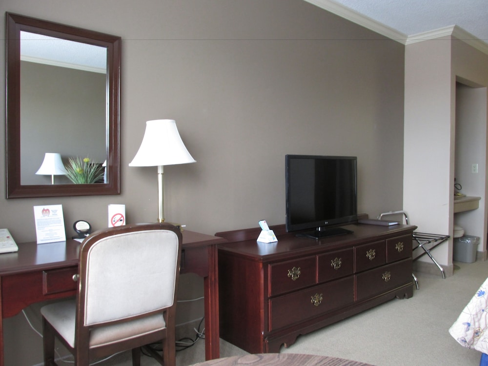 Fredericton Inn 53/65