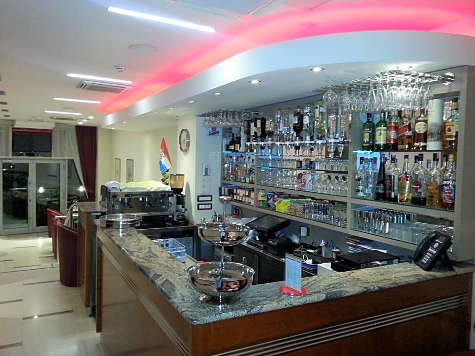 Hotel Croatia 7/25