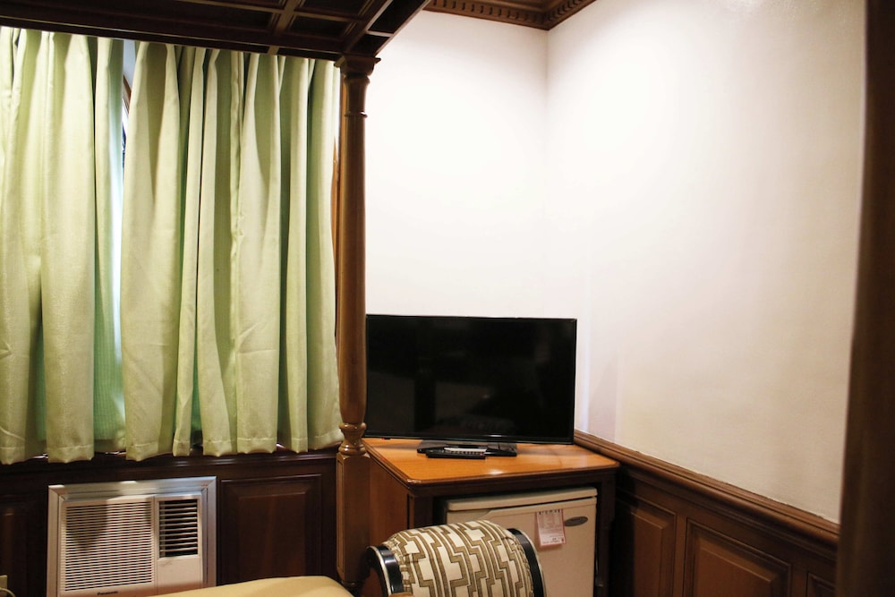 Camelot Hotel Quezon City powered by Cocotel 68/75