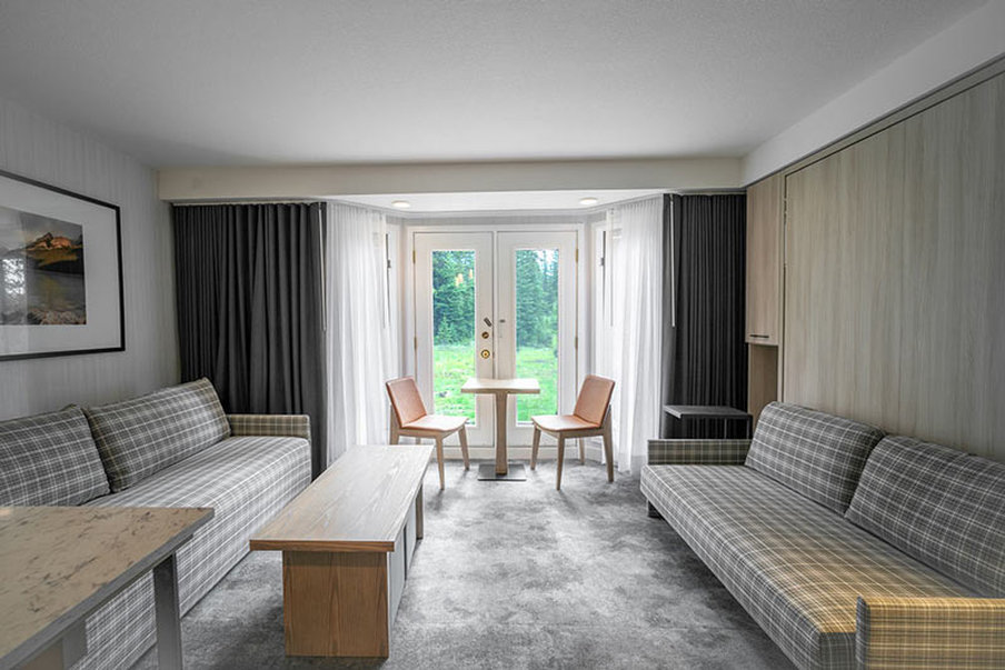Lake Louise Inn 53/72