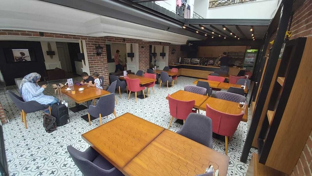 White Golden Suite Hotel 27/40