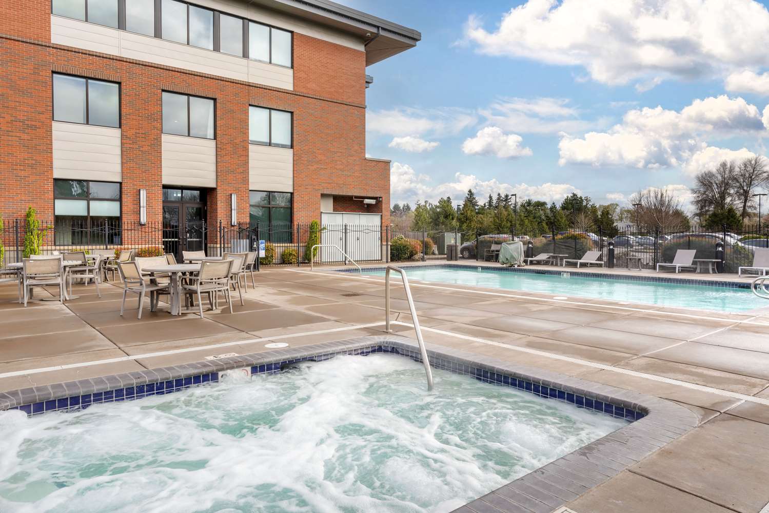 Best Western Premier Boulder Falls Inn 32/66