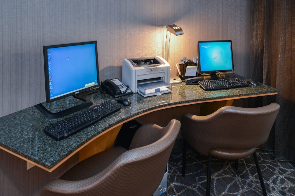 SpringHill Suites Lancaster Palmdale 32/34