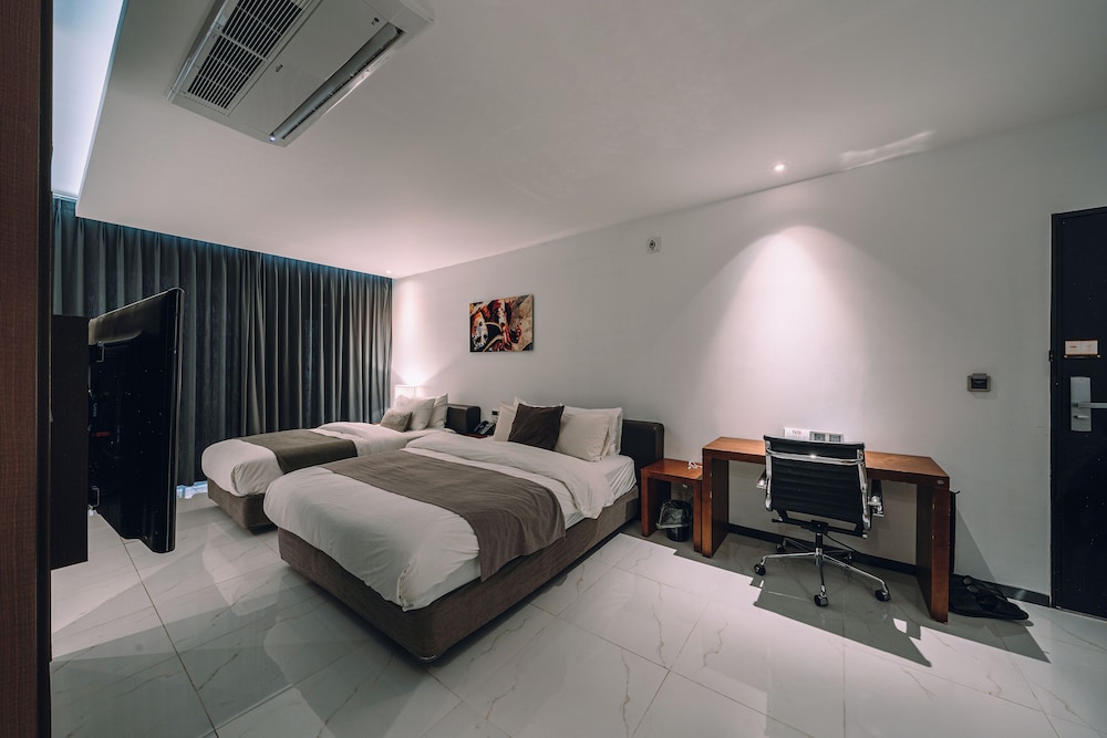 GARDEN, FAMILY, TWIN BEDS