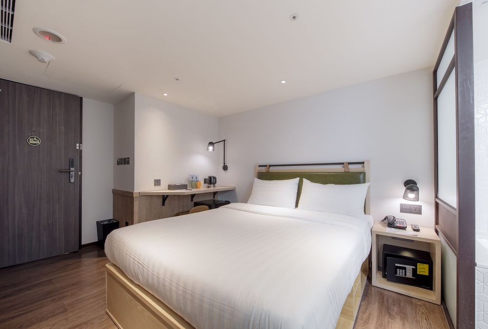 STANDARD, DOUBLE BED, NO WINDOW