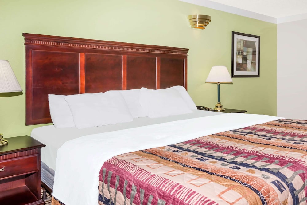 غرفة بسرير كينج، Days Inn by Wyndham Oneonta AL 3/4